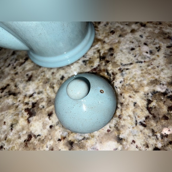 Prairie turquoise by Interiors stoneware teapot.  Like new condition.  Retired. - Picture 6 of 7